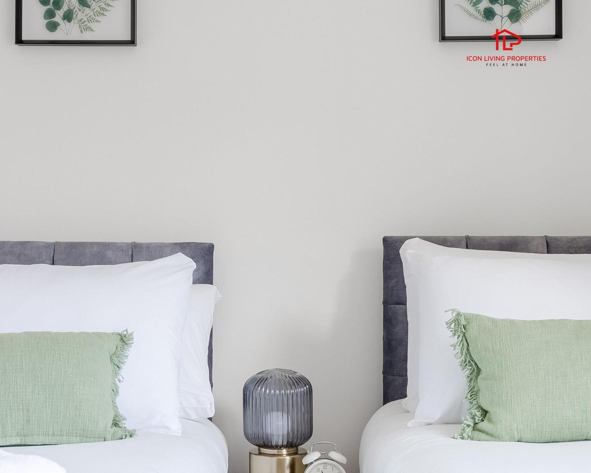 Spacious 1 Bed Flat For Contractors Leisure And Relocation Guests By Icon Living Properties Short Lets And Serviced Accommodation Barking Exteriör bild